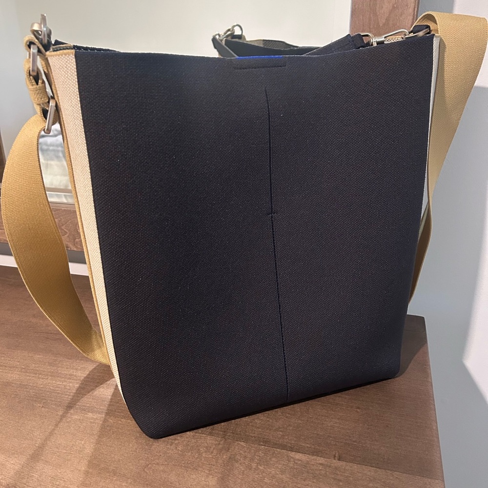 Rothy’s the Bucket Bag - Picture 5 of 8